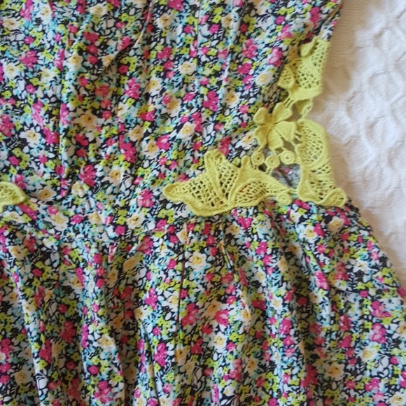 Wet Seal Floral Blouse - Picture 2 of 4